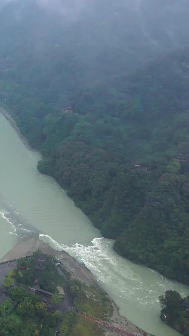 都江堰水利工程和旅游景点在航拍云下视频的预览图