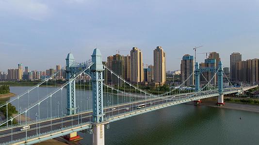 航拍武汉最美蓝桥古田桥视频的预览图