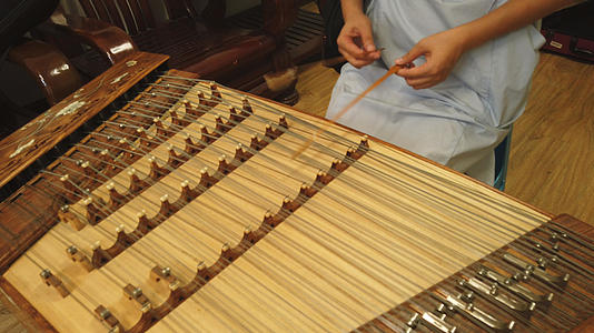 中国民族乐器扬琴演奏素材视频的预览图