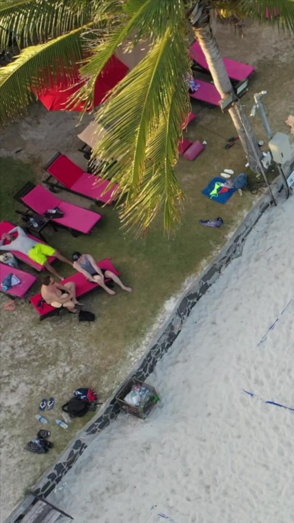 沙滩排球在泰国帕岸岛上视频的预览图