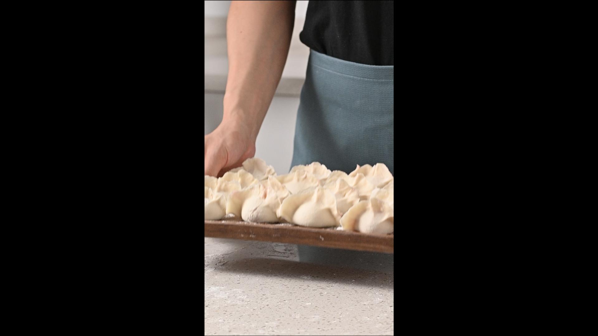 竖屏升格饺子成品展示视频的预览图
