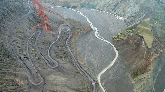新疆自然风光航拍安集海大峡谷视频的预览图