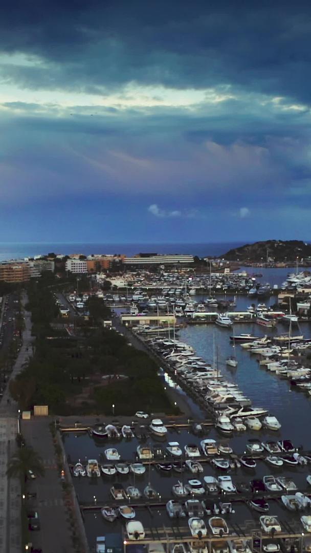 伊维萨岛西班牙游艇码头视频的预览图