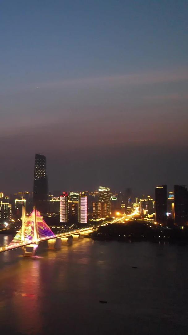 航拍城市夜景灯光秀交通道路桥梁车流素材视频的预览图