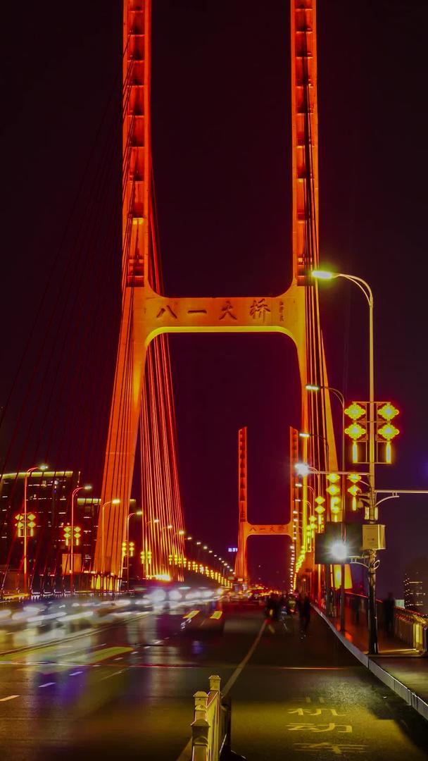 南昌八一大桥实拍夜景延时摄影视频的预览图