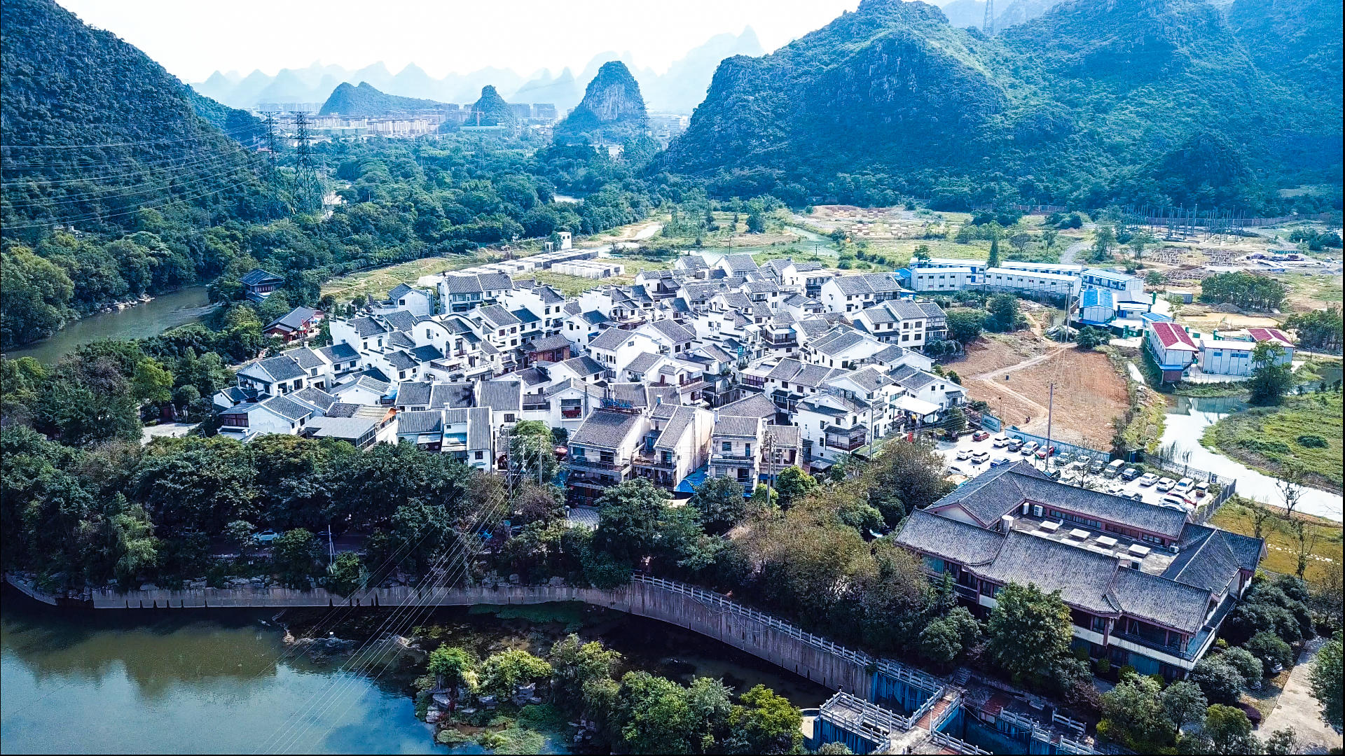 4k高清航拍农村房子桂林鲁家村风景视频的预览图