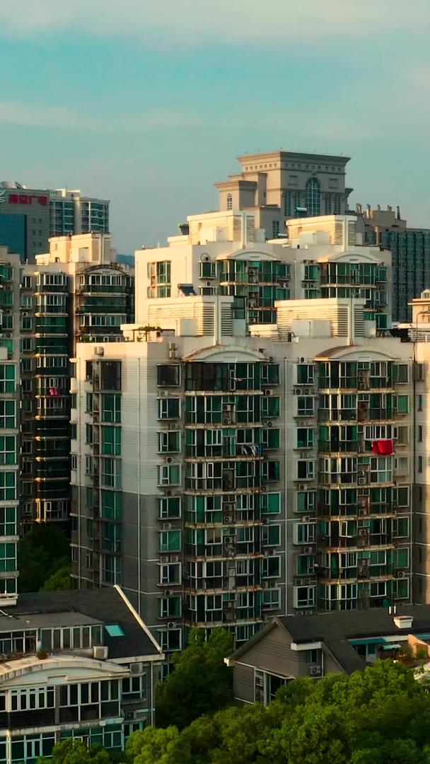 CBD航拍南京新街口城市建筑视频的预览图