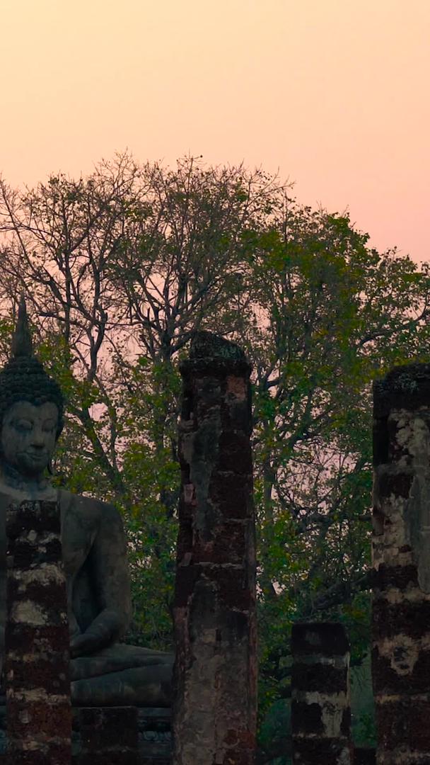 日落太阳落在泰国佛像下延迟视频的预览图