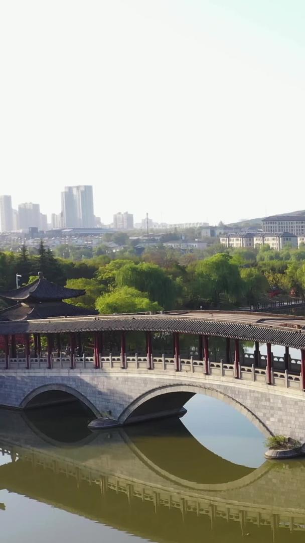 云龙湖风景区航拍5A苏公桥视频视频的预览图