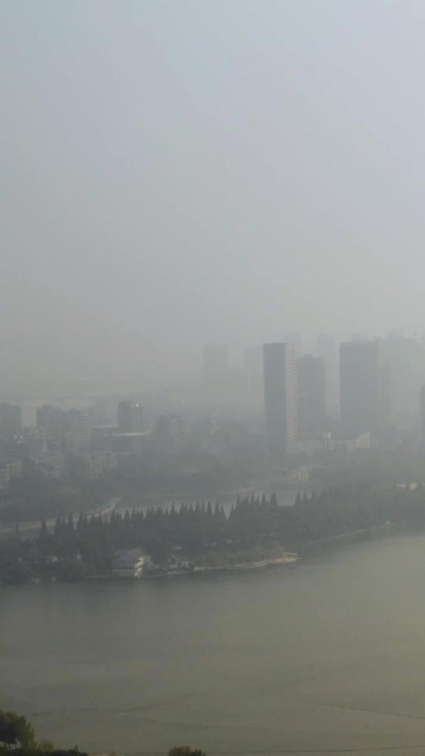 长沙市长沙市雾霾笼罩的航拍视频的预览图
