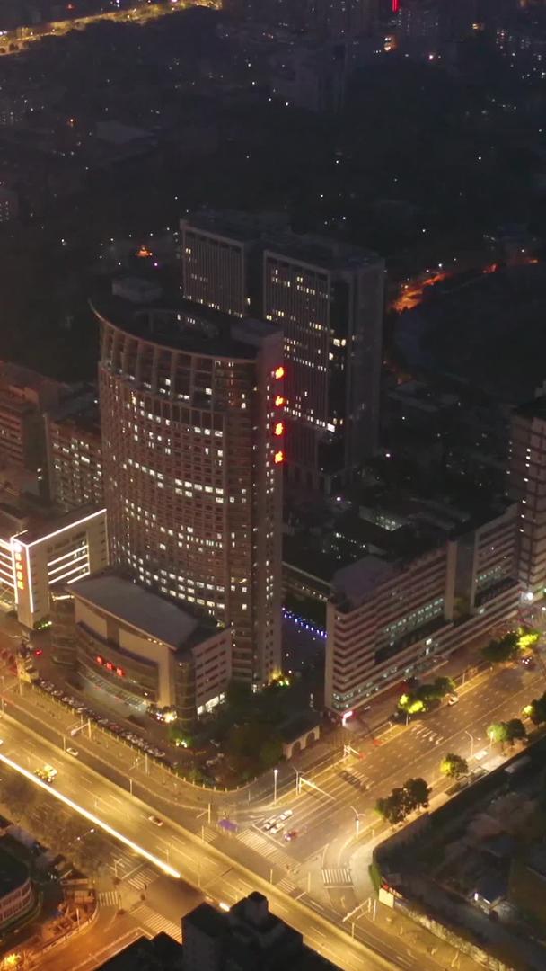 武汉协和医院道路夜景航拍视频的预览图