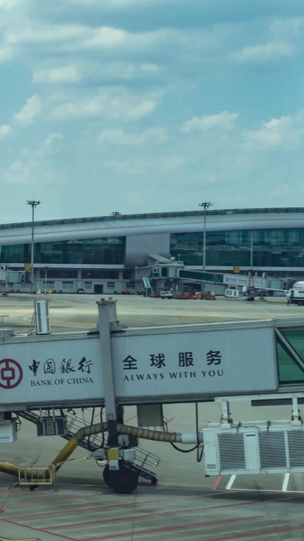 广州白云机场忙碌的实拍视频视频的预览图