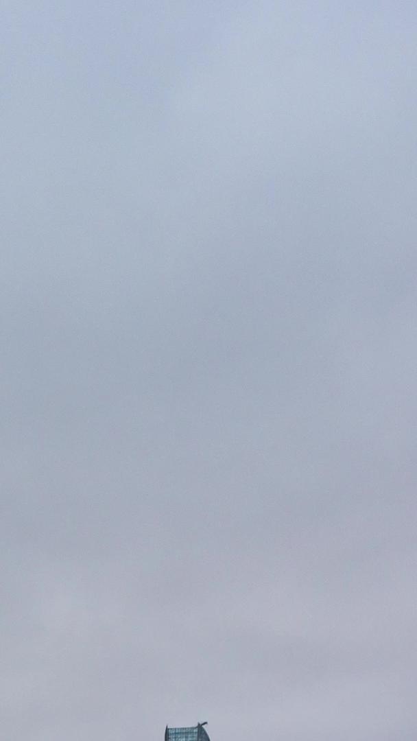 青岛五四广场延时俯瞰云素材视频的预览图