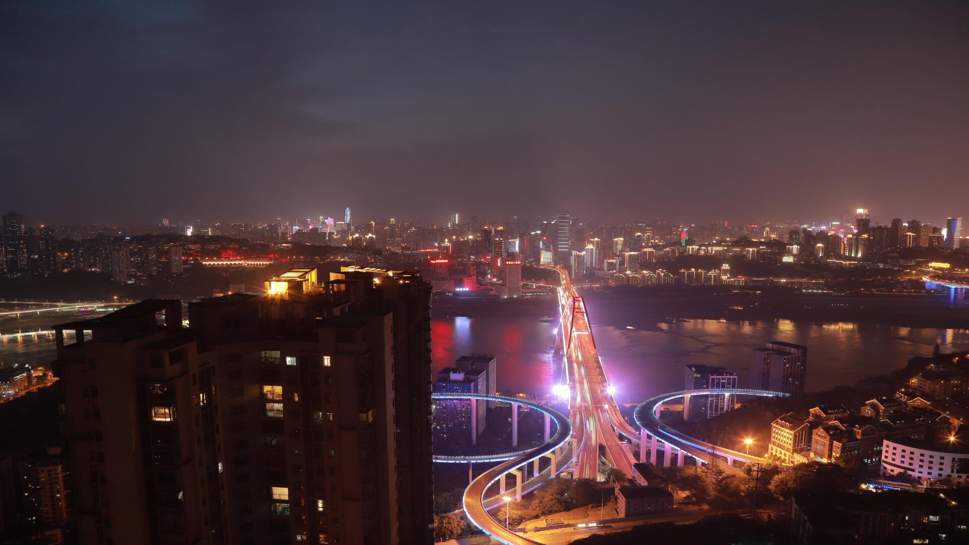 4K延时大桥夜景视频的预览图
