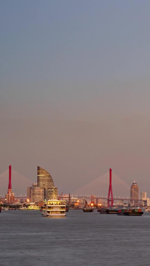 上海外滩黄浦江杨浦大桥运输大城市日夜延迟视频的预览图