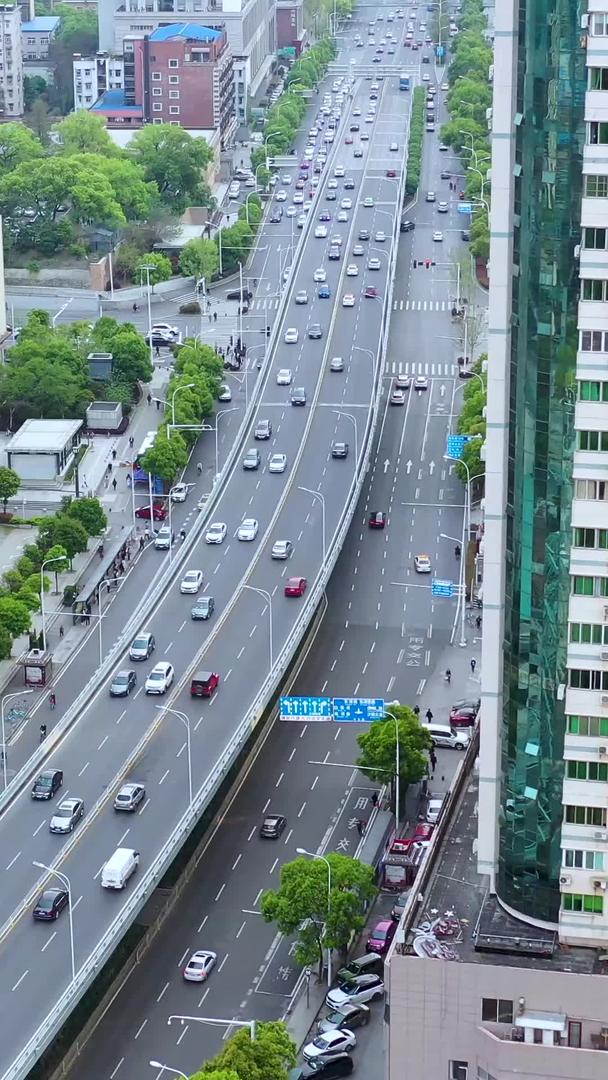 武汉内环中北路航拍交通繁忙视频的预览图