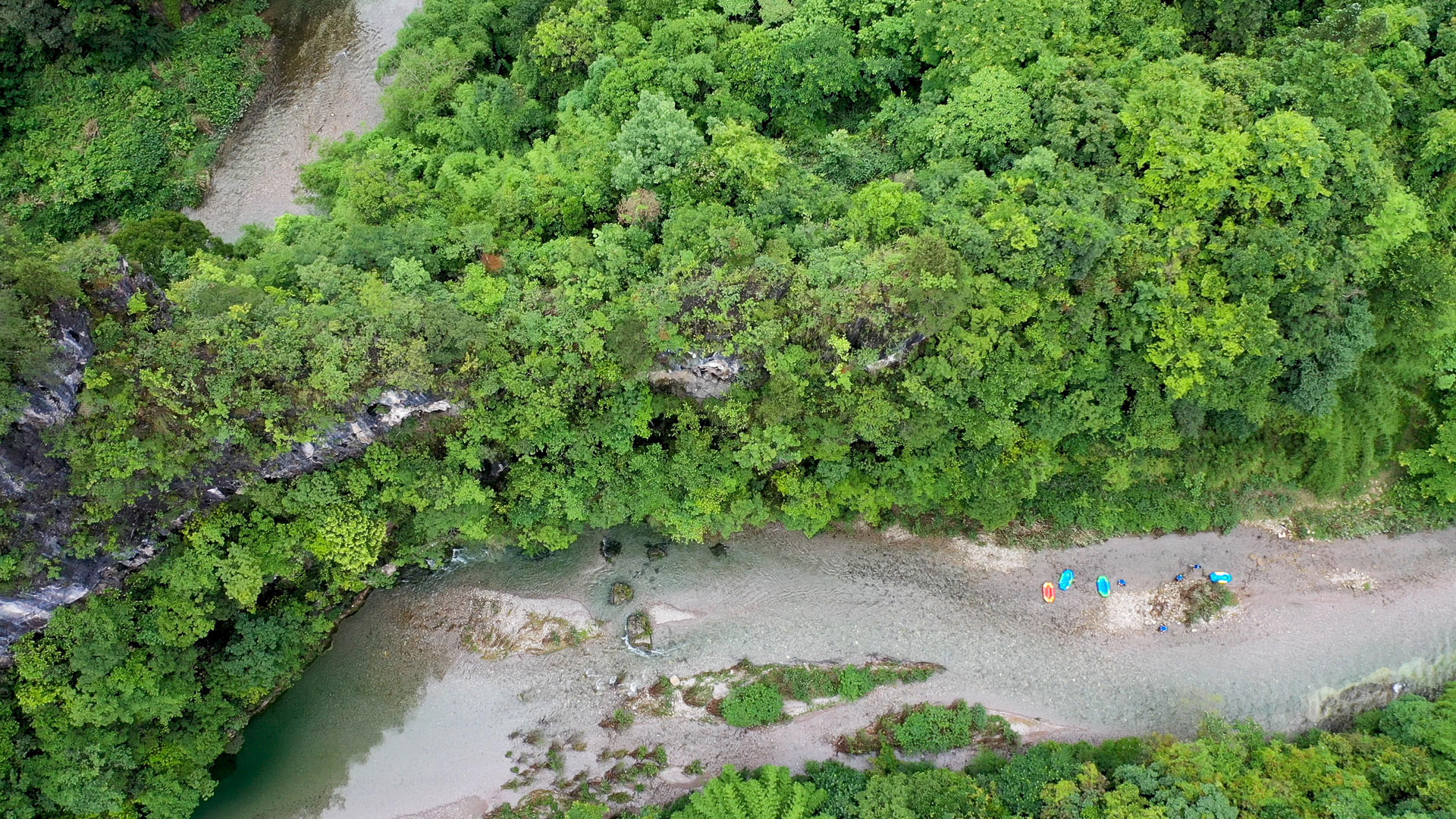航拍贵州黔东南特俗自然环境河流视频视频的预览图