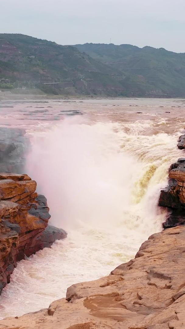 黄河壶口瀑布航拍素材视频的预览图