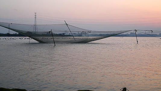 太阳下山起网捕鱼视频的预览图