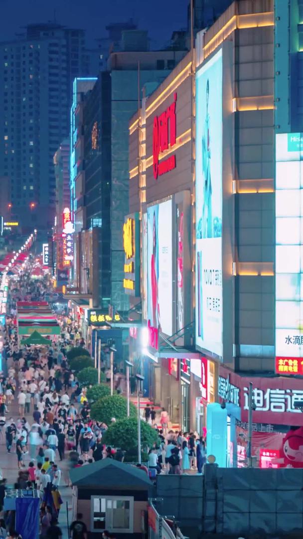 台东青岛步行街夜市人流视频的预览图