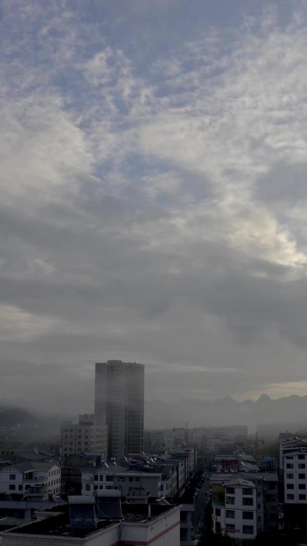 城市清晨云雾延迟摄影视频的预览图
