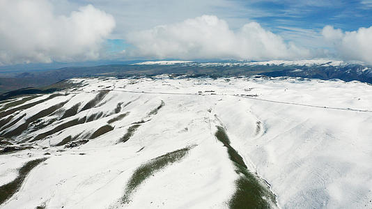 暴雪雪景冬季风光旅游航拍视频的预览图