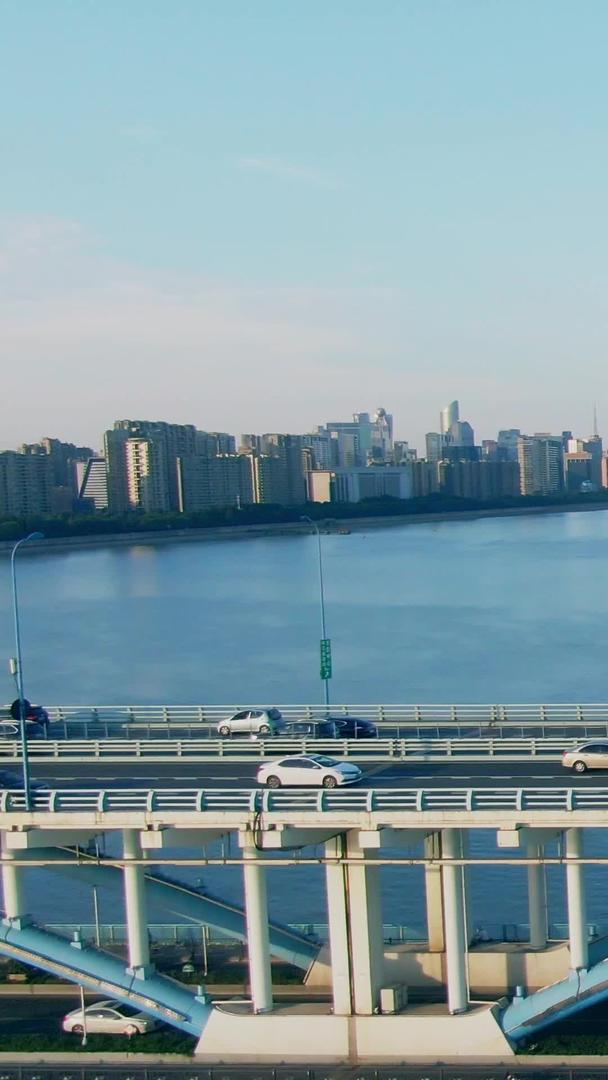 杭州复兴大桥航拍双层车流视频的预览图