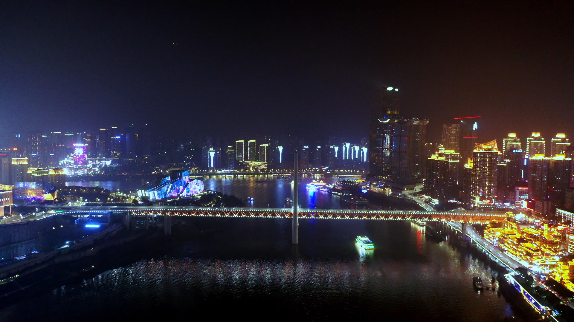 嘉陵江大桥夜景航拍视频的预览图