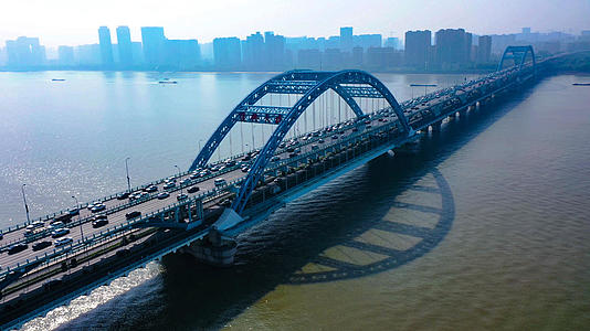 4K航拍杭州复兴大桥视频的预览图