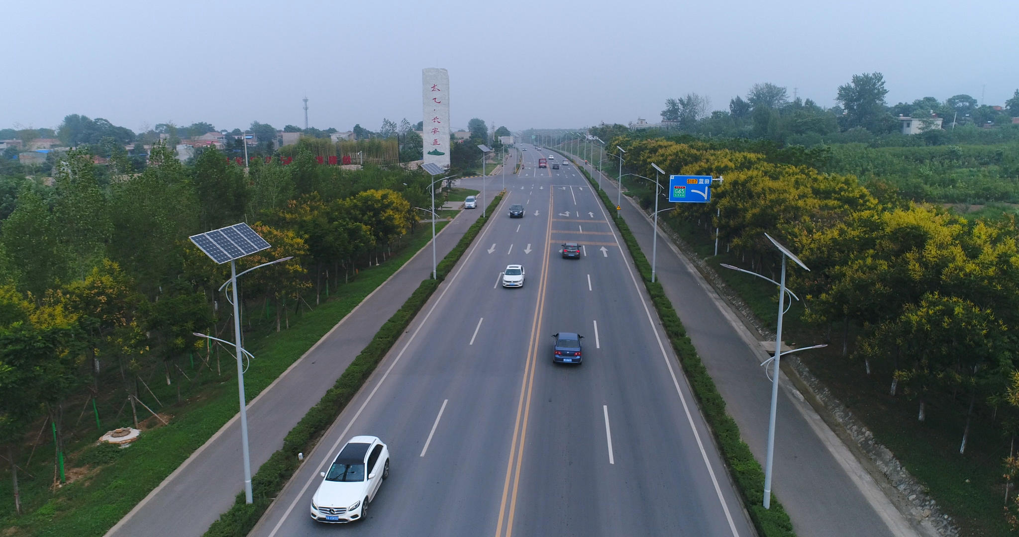 秦岭最美环山公路4K航拍视频的预览图