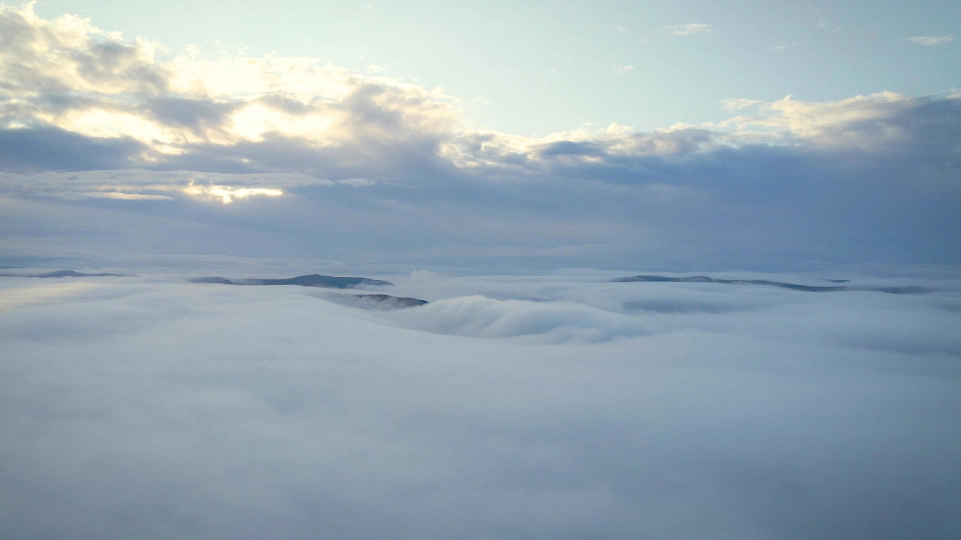 兴安盟阿尔山雪山云海视频的预览图