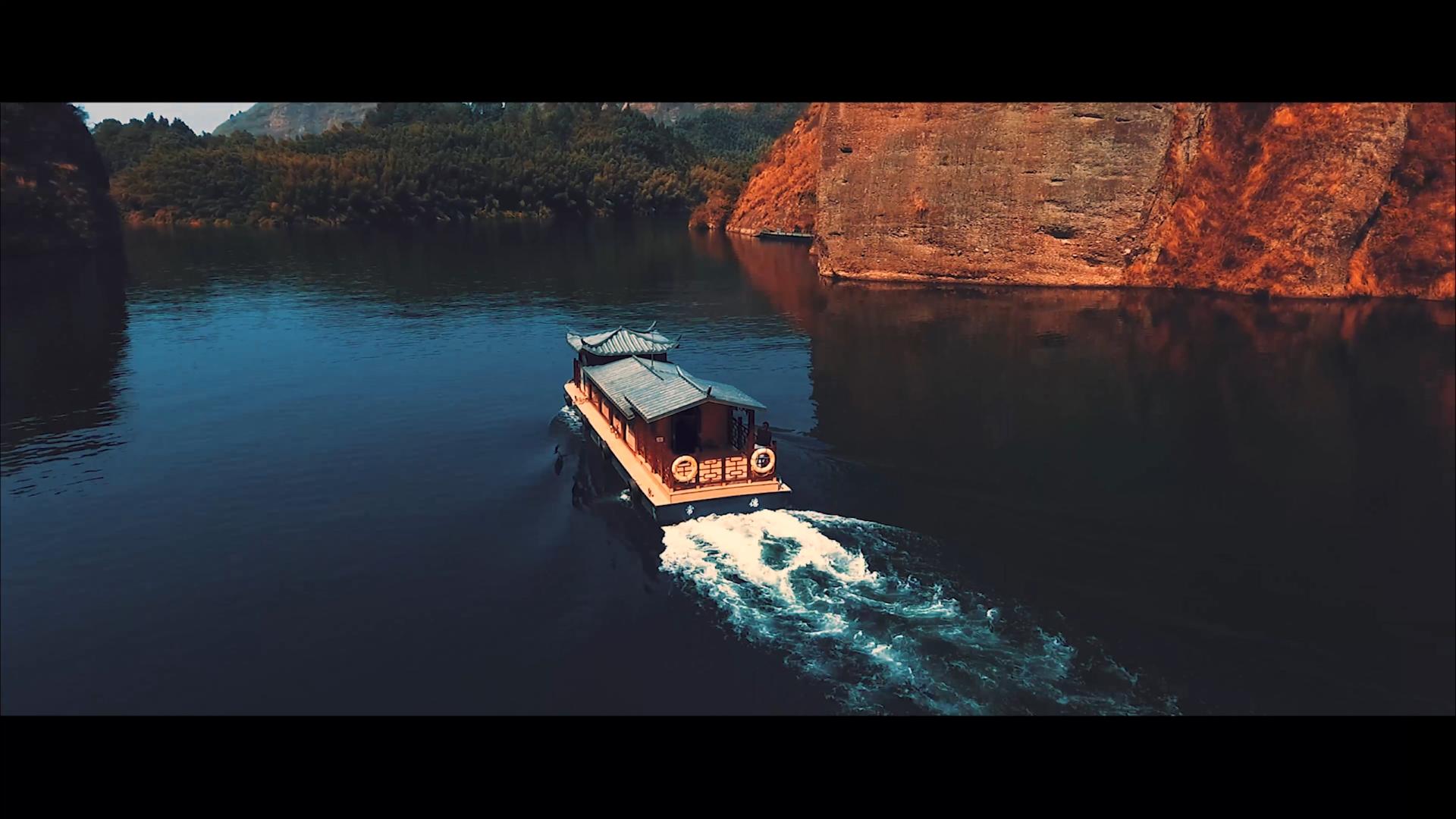 航拍河道古游船视频的预览图