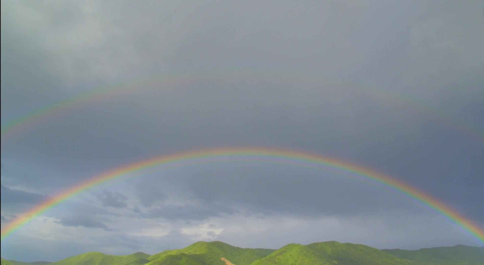 4K自然彩虹视频的预览图