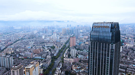 云南昆明西山区城市4K航拍视频的预览图