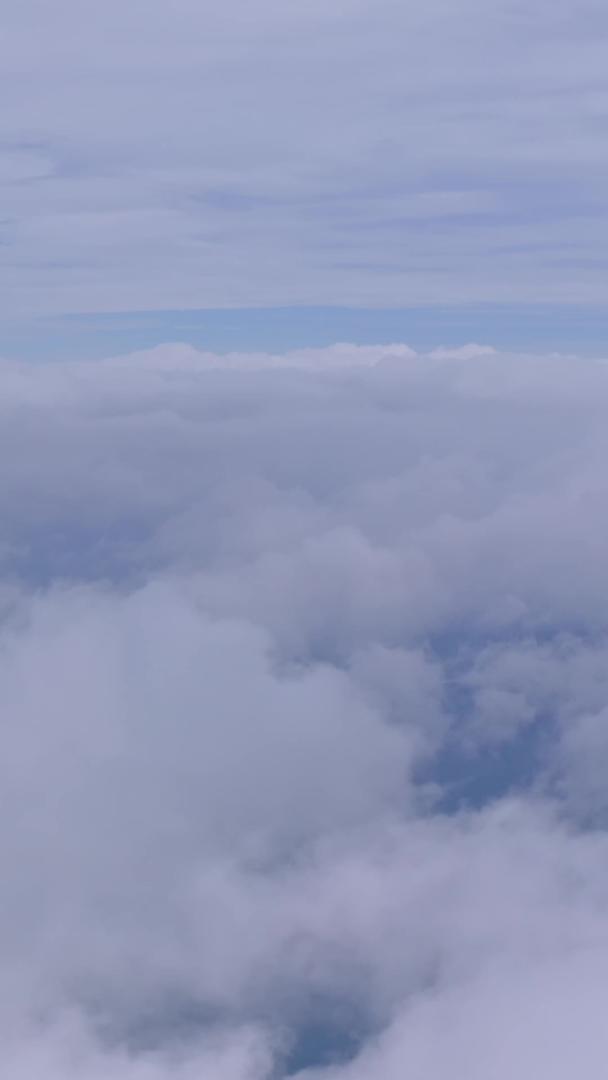 蓝天下的云海航拍视频的预览图