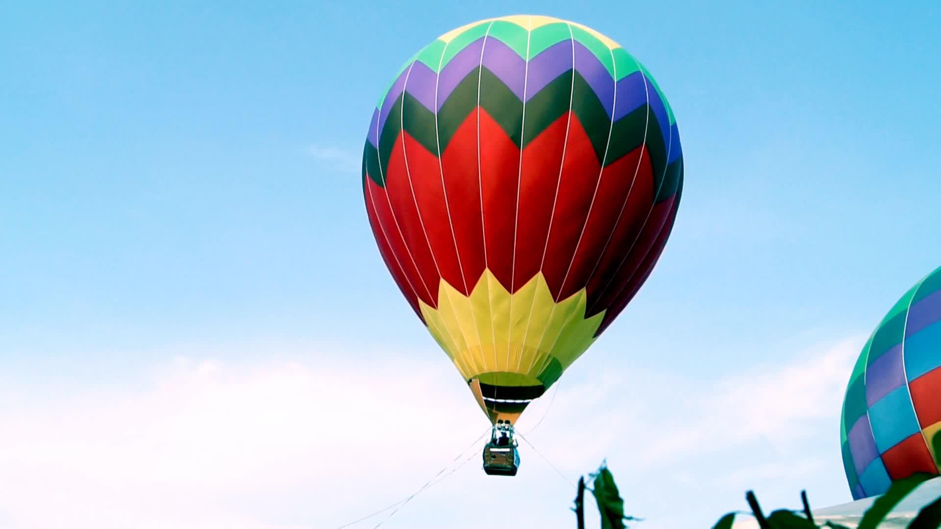热气球飞上天视频的预览图