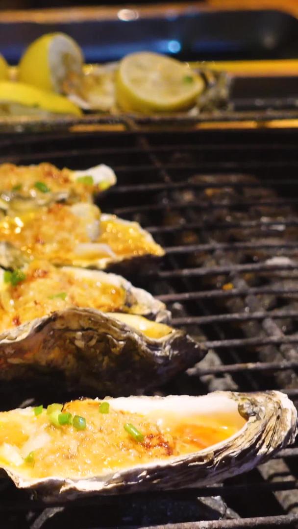 餐饮美食海鲜牡蛎烧烤素材视频的预览图