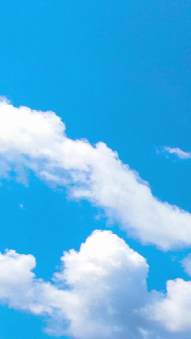 蓝天白云的丘陵风格延迟摄影视频的预览图