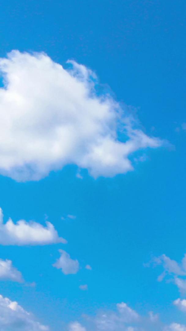蓝天白云的丘陵风格延迟摄影视频的预览图