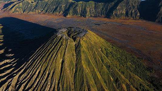 布罗莫火山4k航拍视频视频的预览图