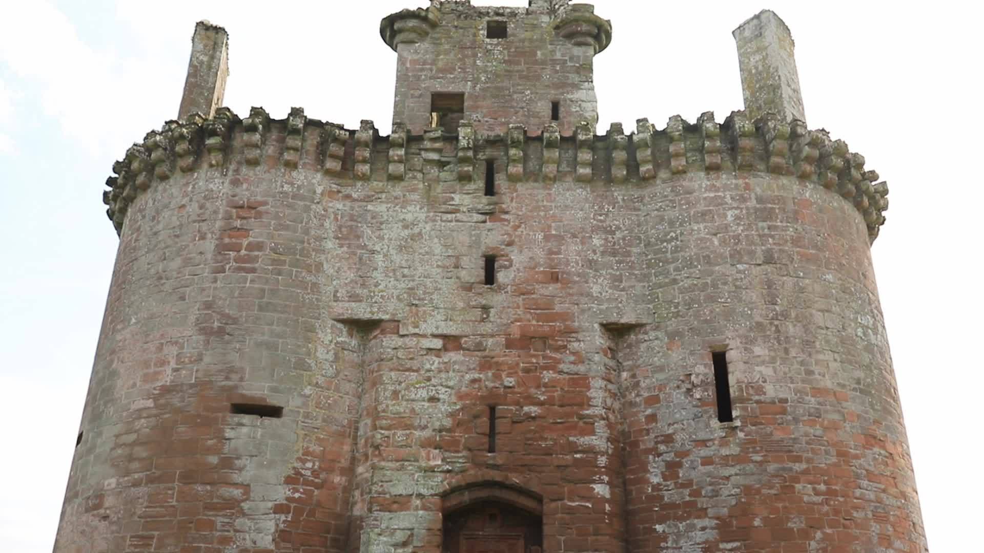 古代欧洲中世纪堡垒的废墟视频的预览图
