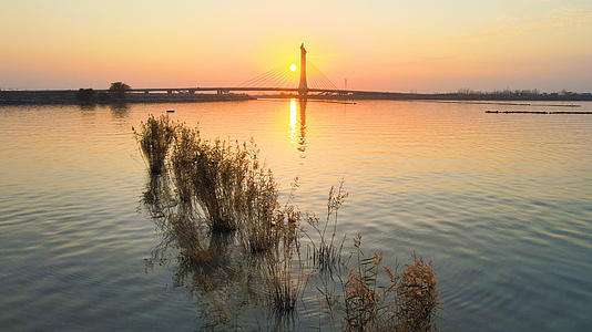 4K航拍安徽巢湖自然风光湖水湖泊视频的预览图