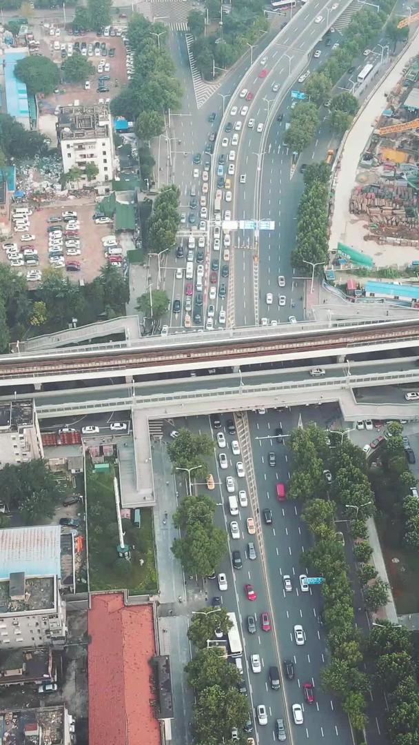 航拍城市立体轻轨轨道交通路口材料视频的预览图