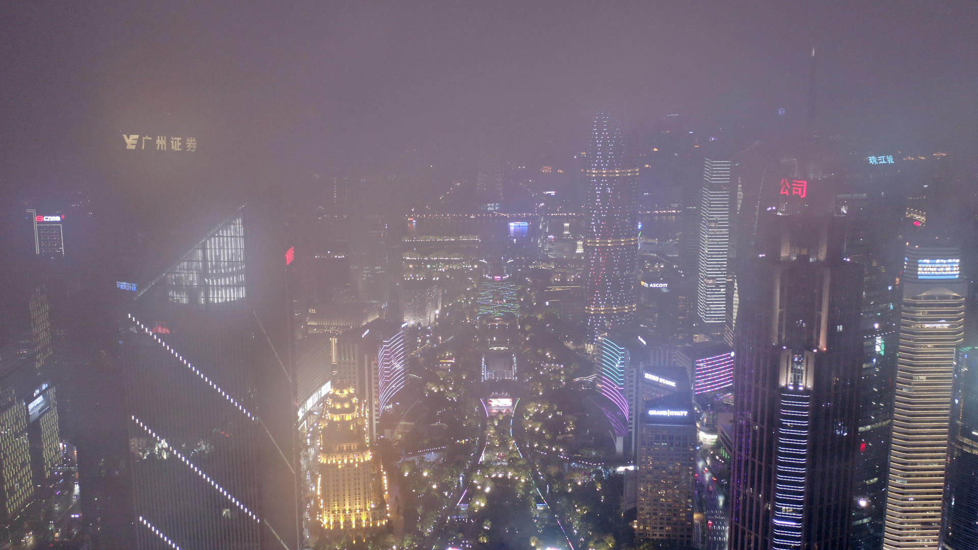 广州云中夜景航拍视频的预览图