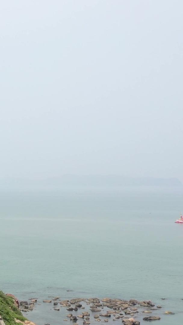 山东烟台蓬莱阁海边古城视频的预览图