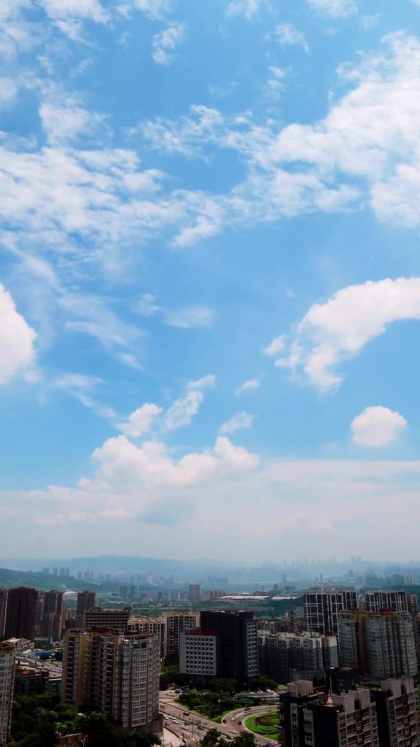 城市蓝天白云延迟视频的预览图