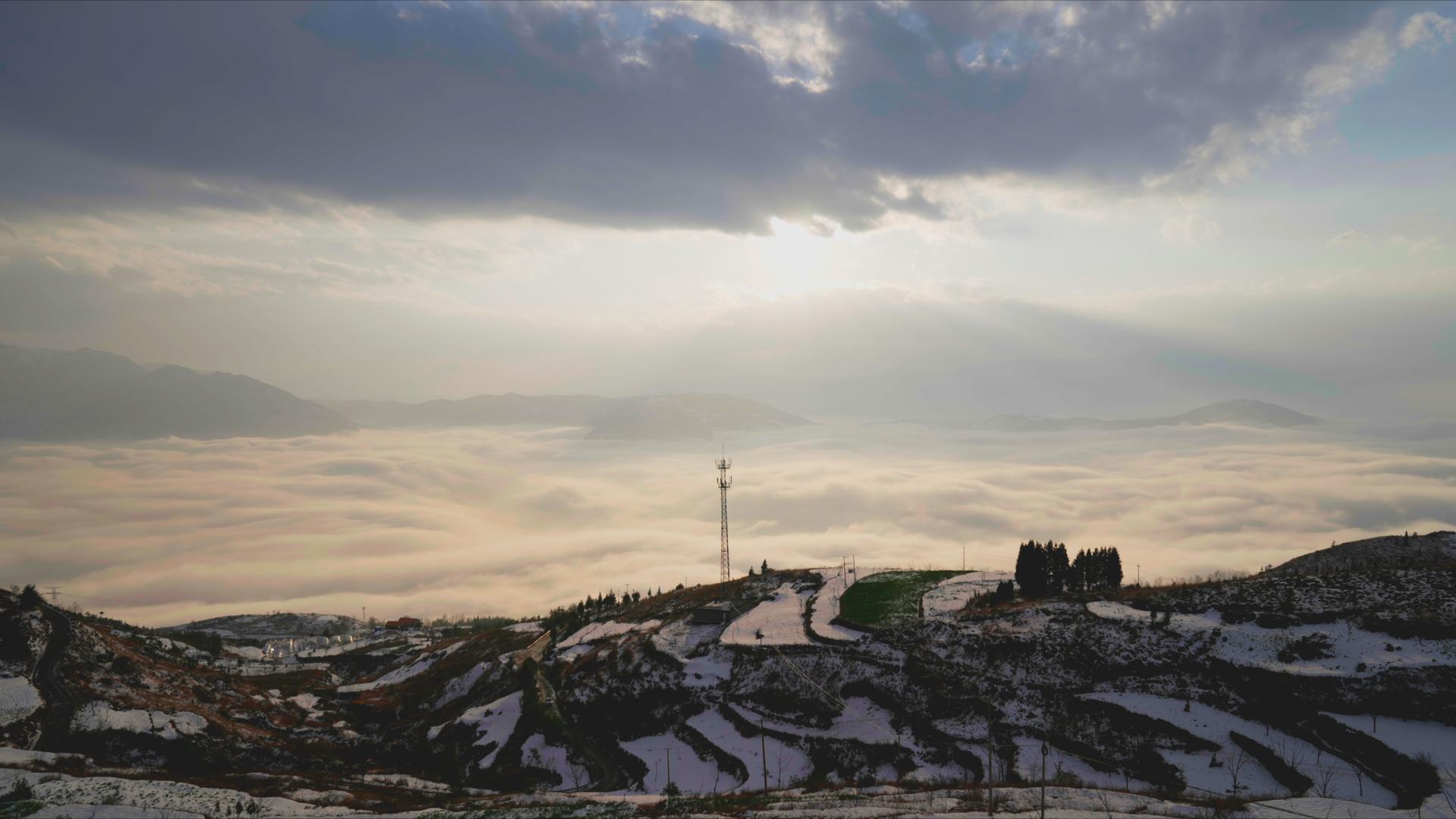 高山雪景村落云海绝美日落视频的预览图