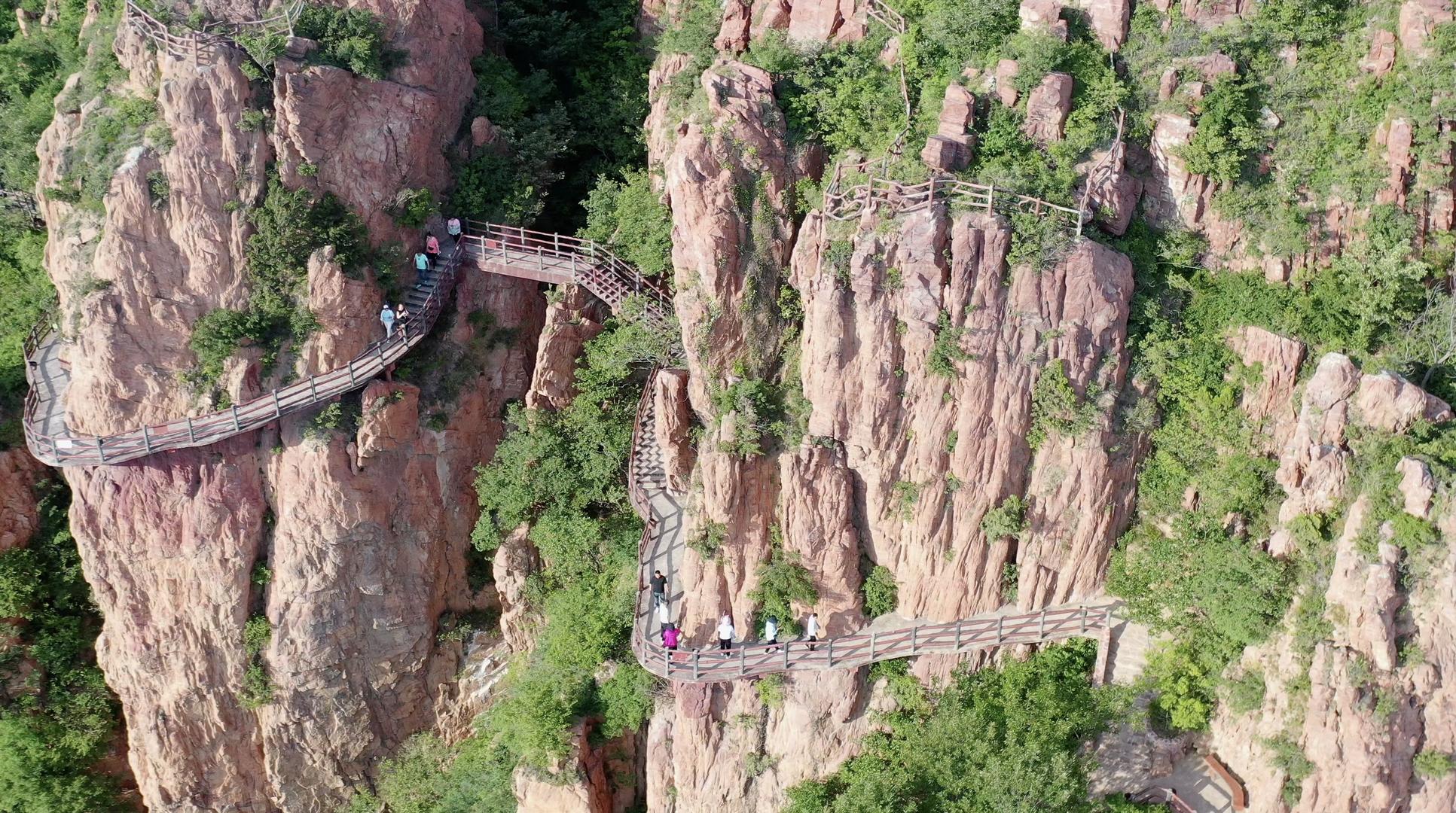 郑州伏羲山红石林航拍4K视频视频的预览图