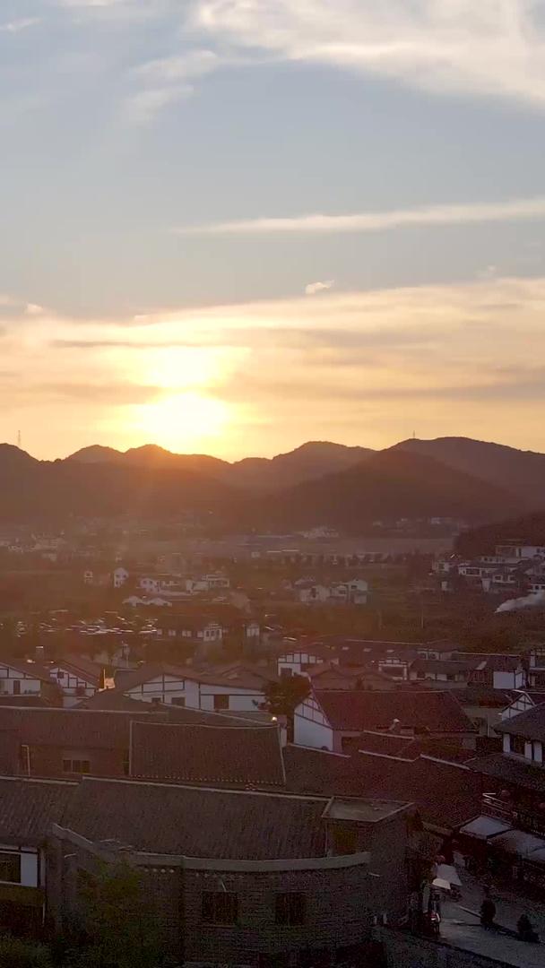 青岩古镇风光视频素材在日落时分航拍视频的预览图