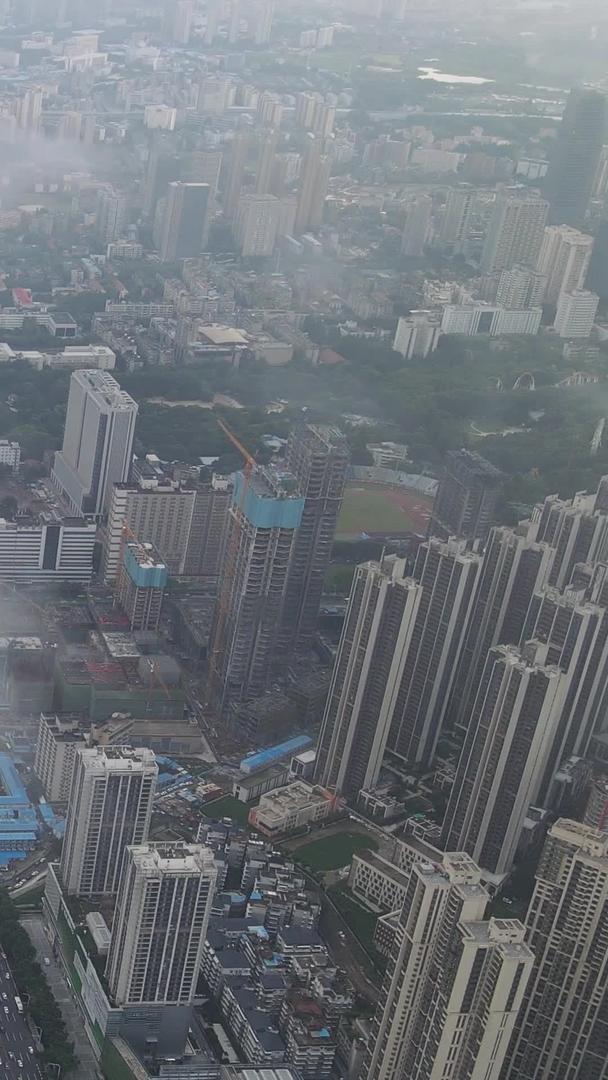 城市高空云层上的航拍风景俯瞰城市建筑道路交通天际线城市素材视频的预览图